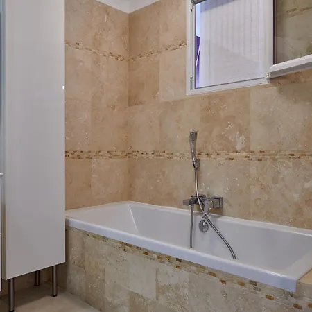 Apartment - Coeur De Et Proximite Canaux , Plein Soleil, Vue St Clair *