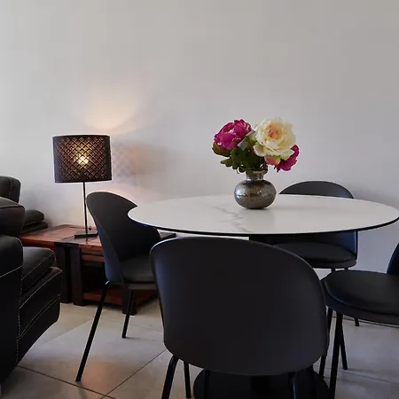 Apartment - Coeur De Et Proximite Canaux , Plein Soleil, Vue St Clair *